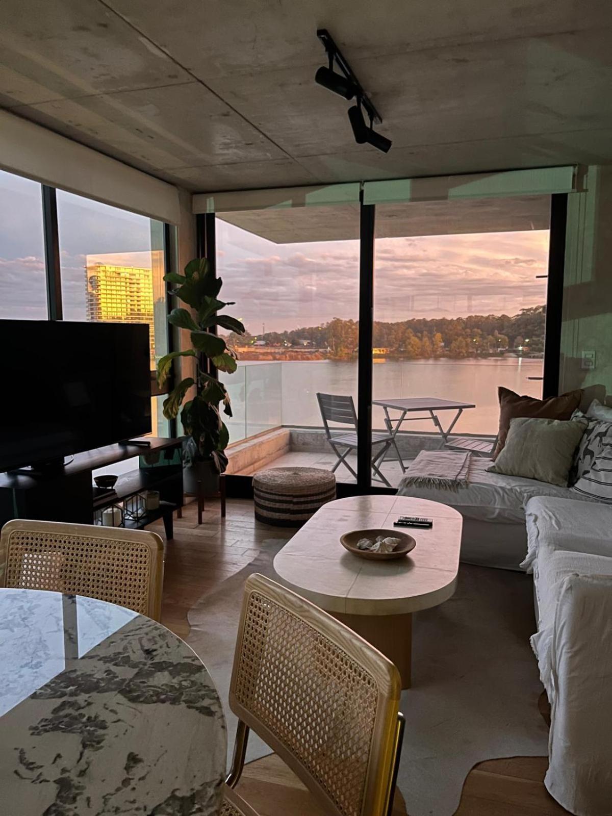 Sobre El - Lakefront Apartamento Montevideo