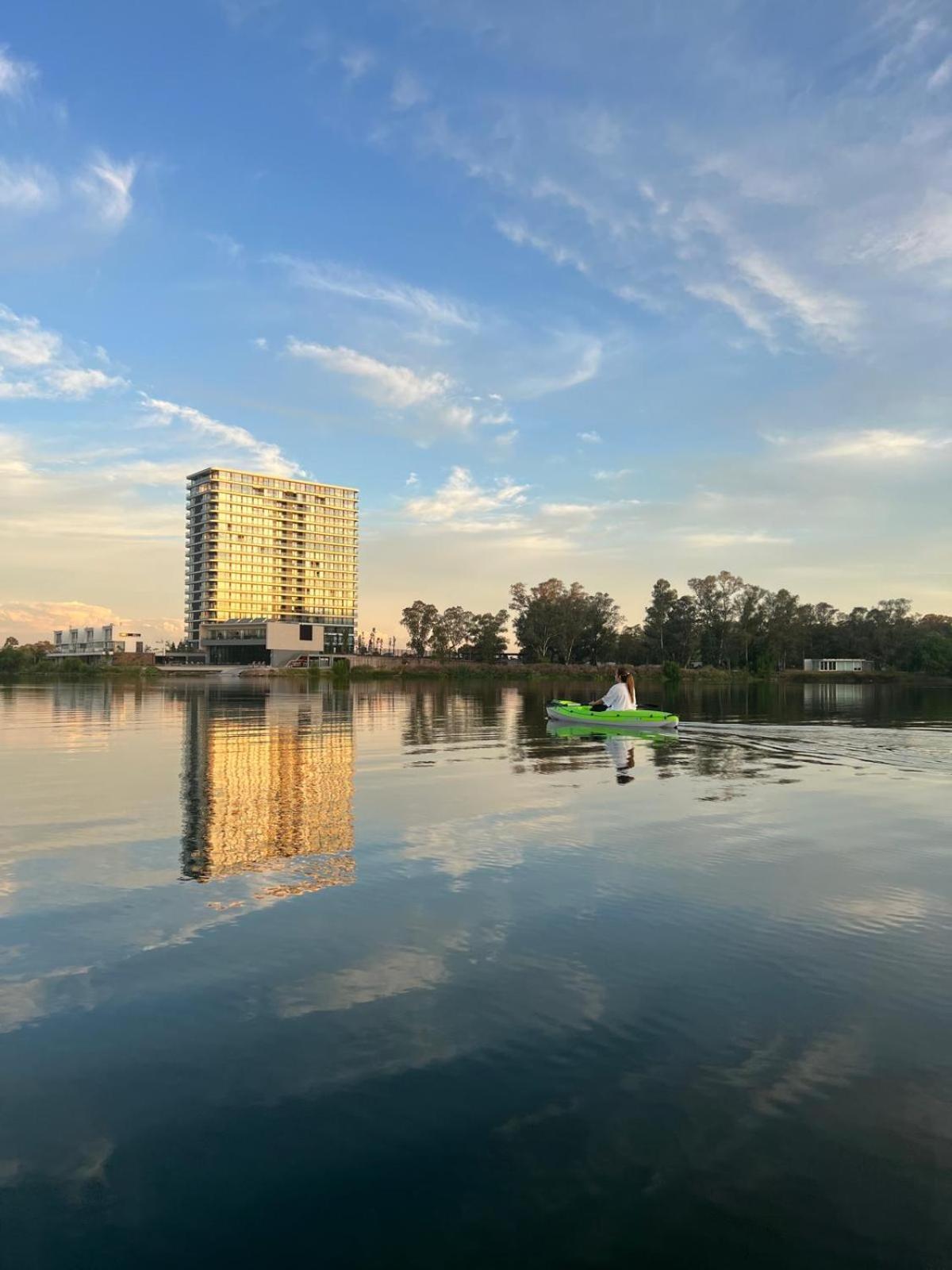 Sobre El - Lakefront