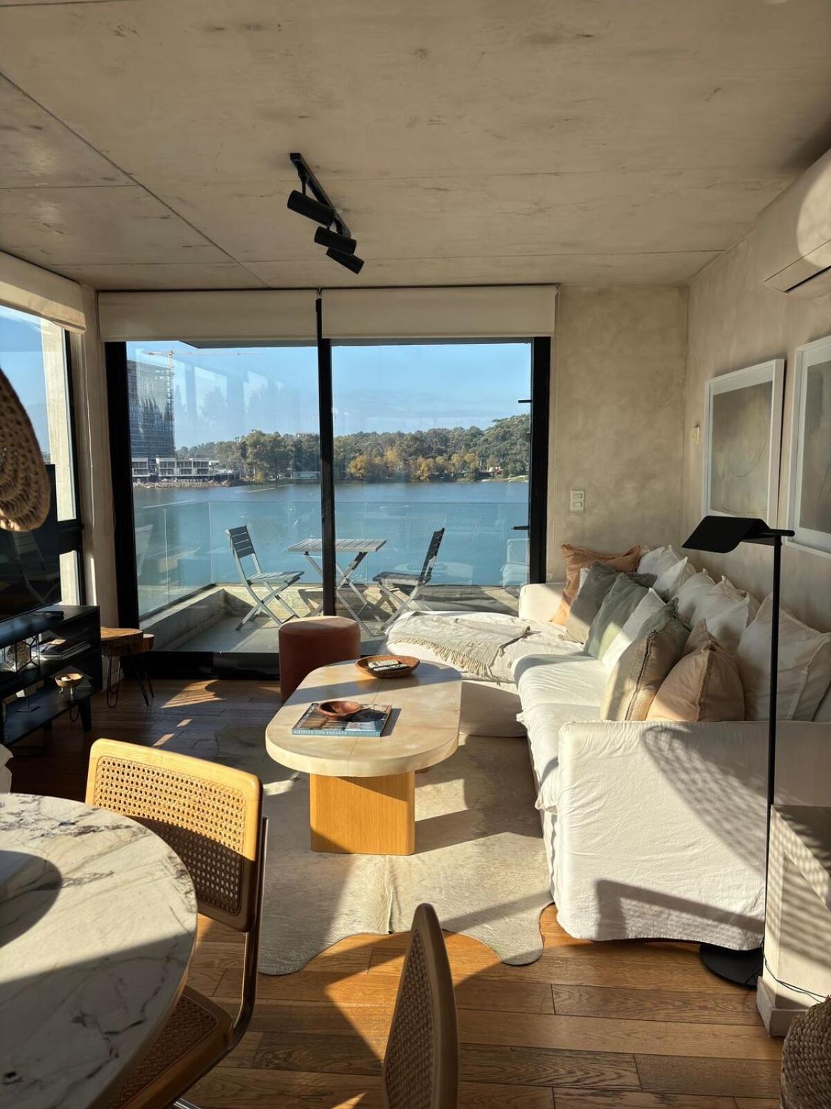Sobre El - Lakefront Apartamento *