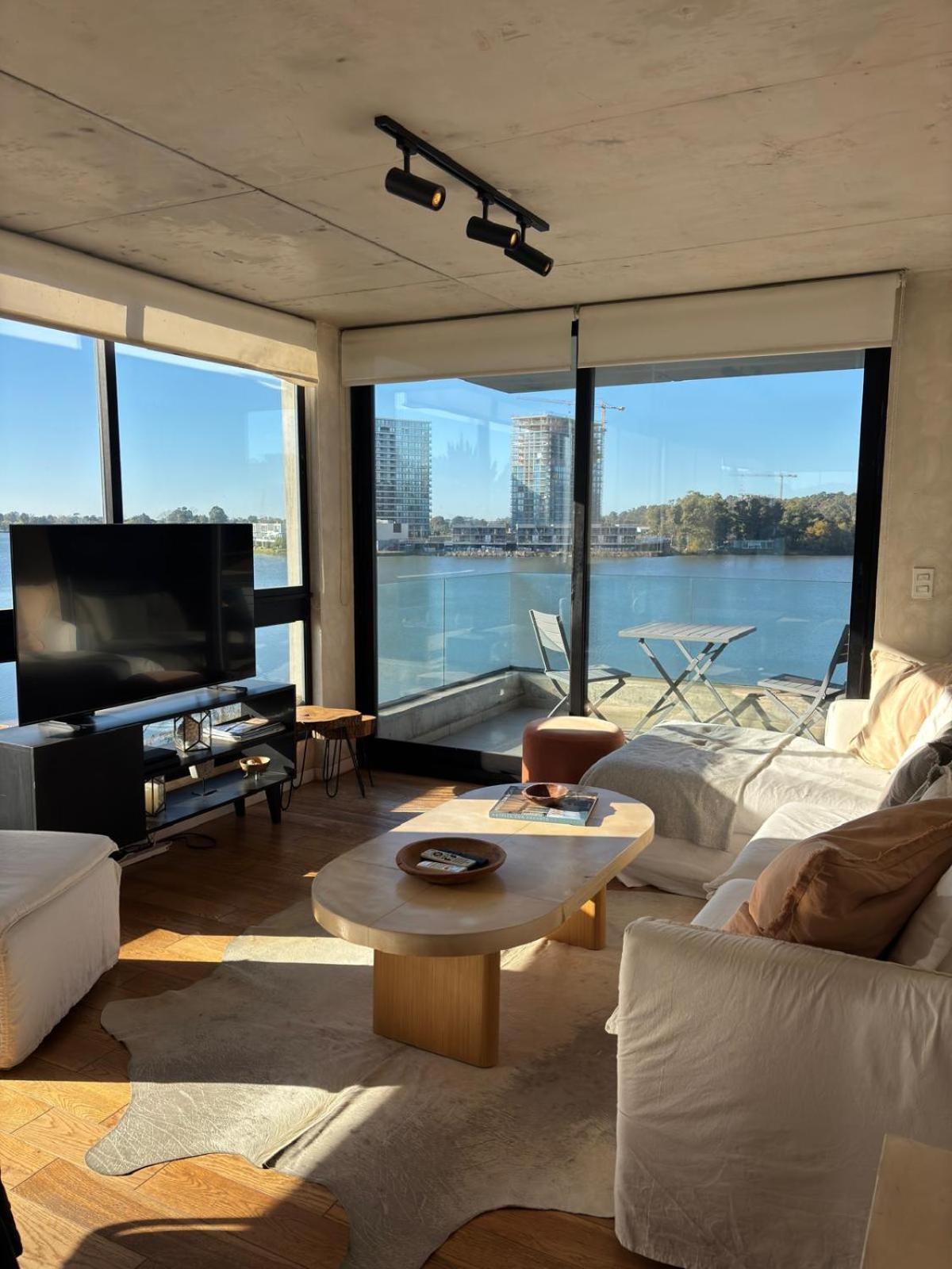 Sobre El - Lakefront Apartamento Montevideo